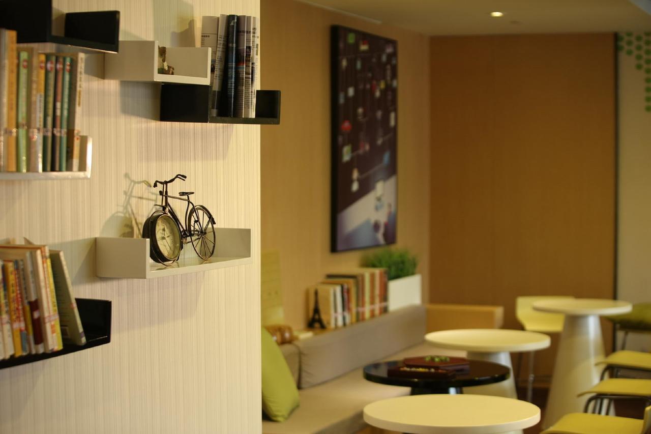 Iu Hotel Hezhou Bus Terminal ภายนอก รูปภาพ